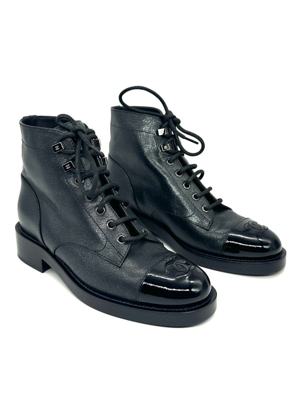CHANEL 20A Iridescent Leather CC Cap Toe Lace Up Combat Ankle Booties Boots - Picture 5 of 16
